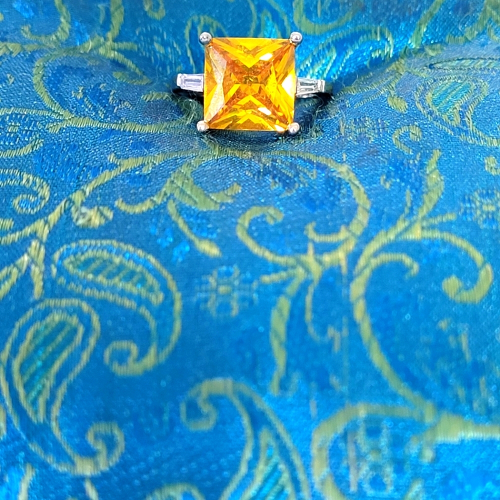 925 sterling silver yellow  Zircon Ring - Picture 3 of 4